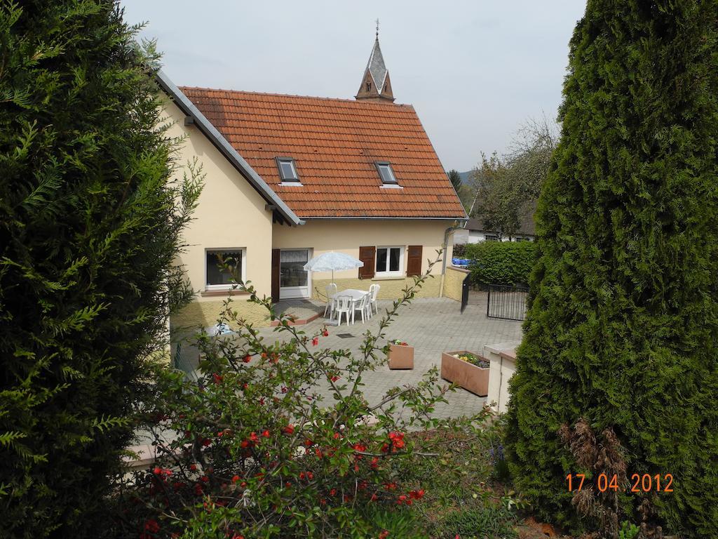 Au Pied Du Chateau